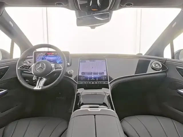 Mercedes-Benz EQE 300