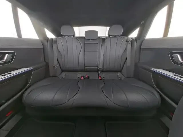 Mercedes-Benz EQE 300