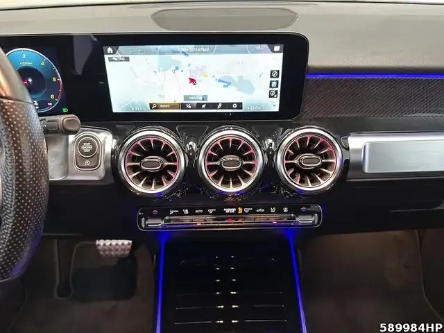Mercedes-Benz GLB 220
