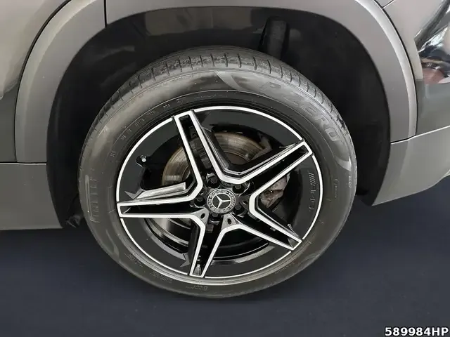 Mercedes-Benz GLB 220