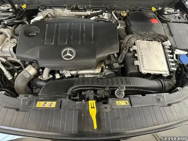 Mercedes-Benz GLB 220