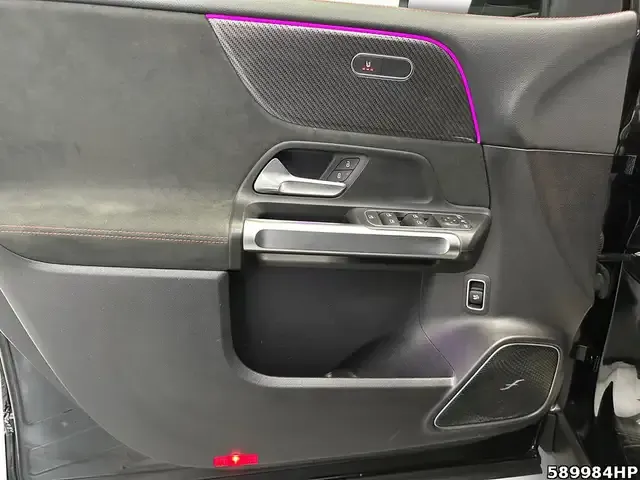 Mercedes-Benz GLB 220