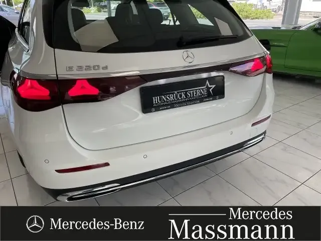 Mercedes-Benz E 220