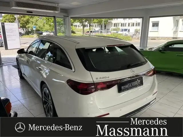 Mercedes-Benz E 220