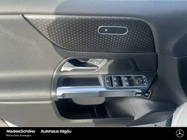 Mercedes-Benz EQB 300