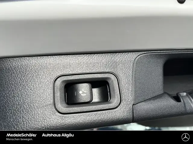 Mercedes-Benz EQB 300