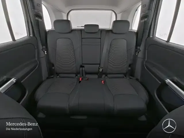 Mercedes-Benz GLB 220