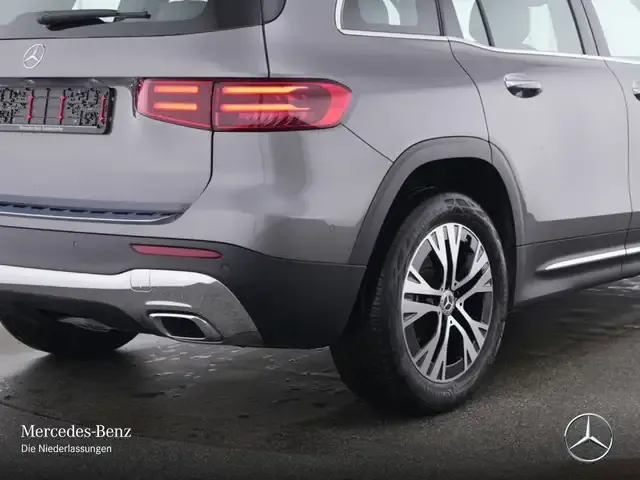 Mercedes-Benz GLB 220