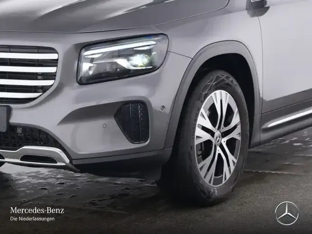 Mercedes-Benz GLB 220