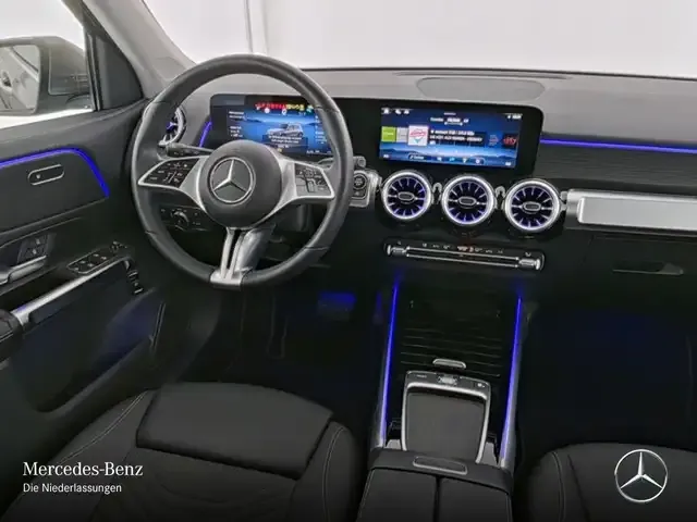 Mercedes-Benz GLB 220