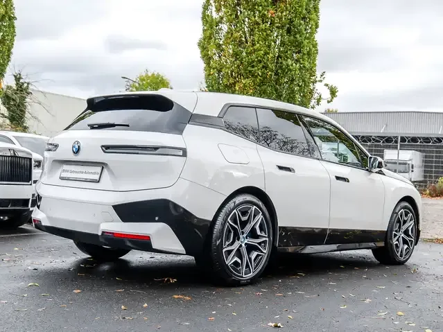BMW iX