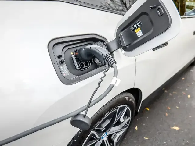 BMW iX