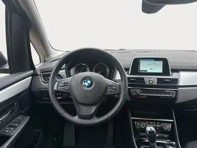 BMW 218