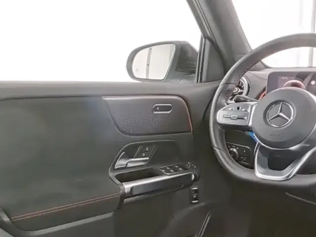 Mercedes-Benz EQB 300