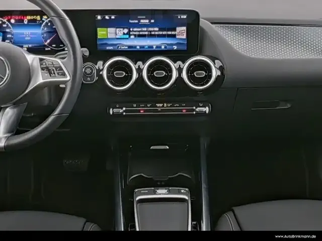 Mercedes-Benz GLA 220
