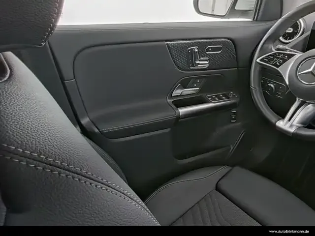 Mercedes-Benz GLA 220