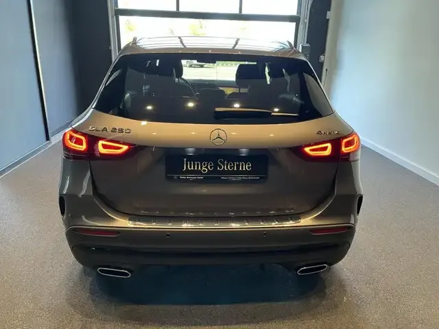 Mercedes-Benz GLA 250