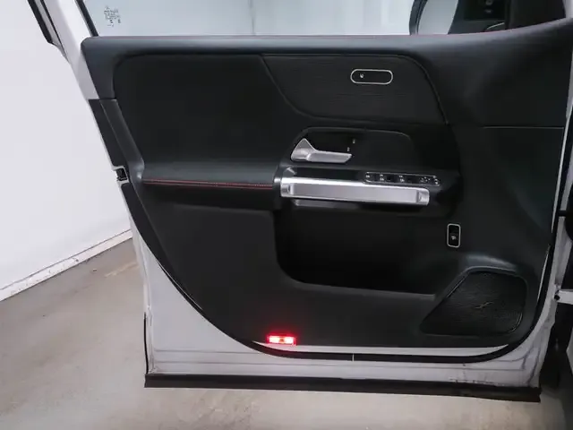 Mercedes-Benz EQB 300