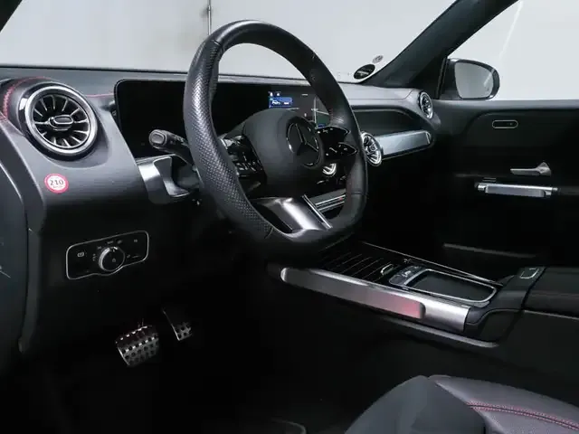 Mercedes-Benz EQB 300