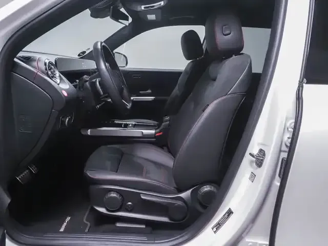 Mercedes-Benz EQB 300