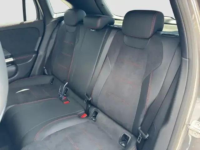 Mercedes-Benz GLA 220