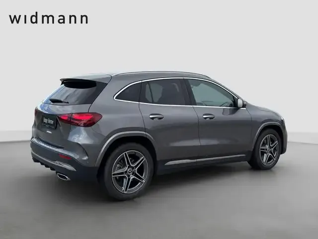 Mercedes-Benz GLA 220