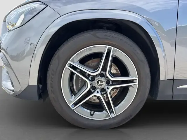 Mercedes-Benz GLA 220