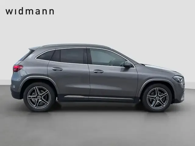 Mercedes-Benz GLA 220