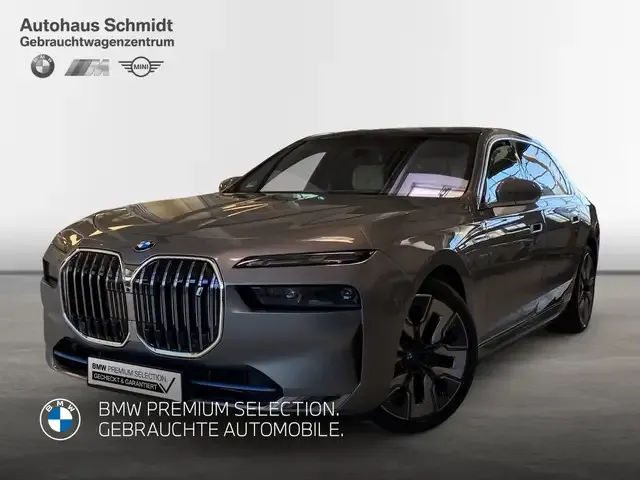 BMW i7