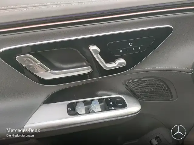 Mercedes-Benz EQE 300