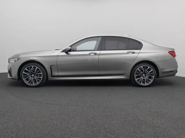 BMW 740