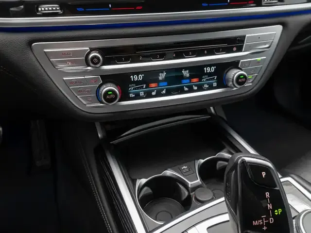 BMW 740