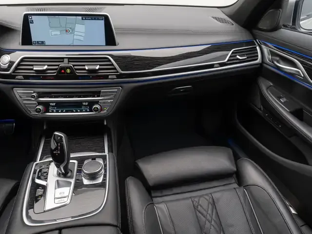 BMW 740