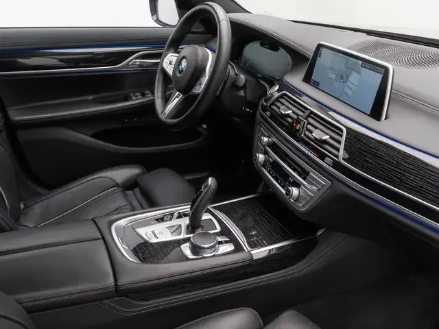BMW 740