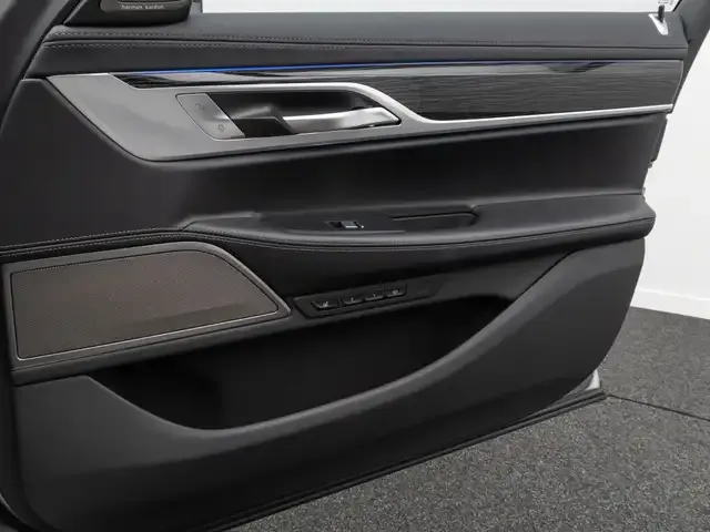 BMW 740