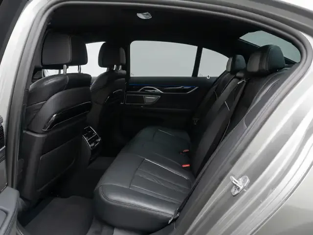 BMW 740