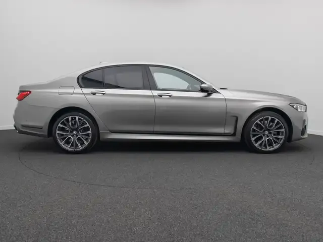 BMW 740