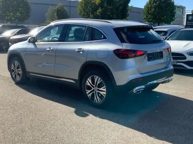 Mercedes-Benz GLA 180