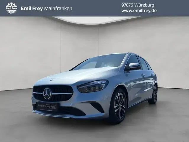 Mercedes-Benz B 180