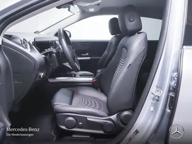 Mercedes-Benz EQA 300