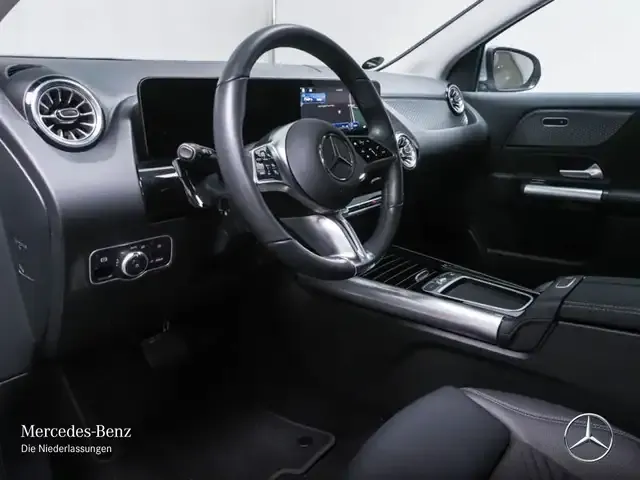 Mercedes-Benz EQA 300
