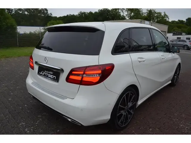 Mercedes-Benz B 200