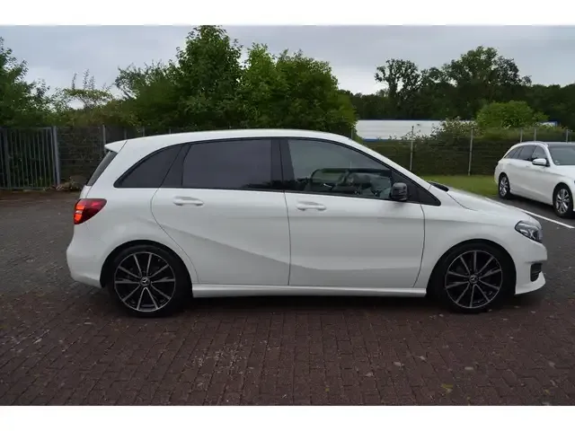 Mercedes-Benz B 200