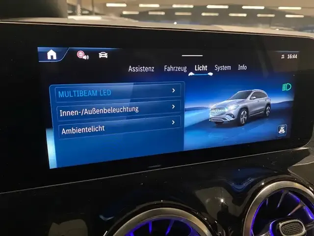 Mercedes-Benz GLA 220