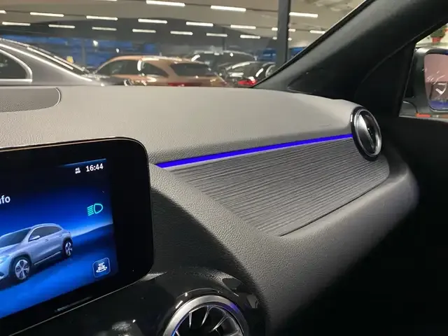 Mercedes-Benz GLA 220