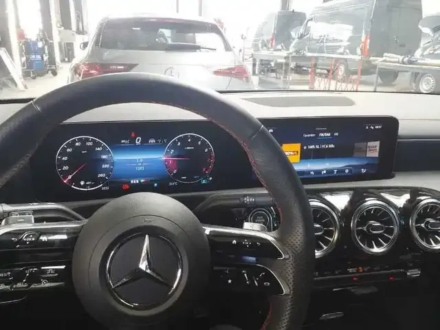 Mercedes-Benz CLA 200