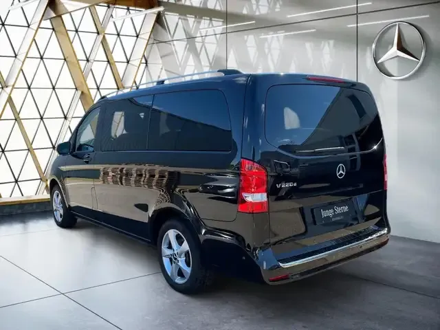 Mercedes-Benz V 220