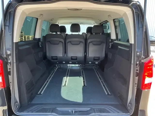 Mercedes-Benz V 220