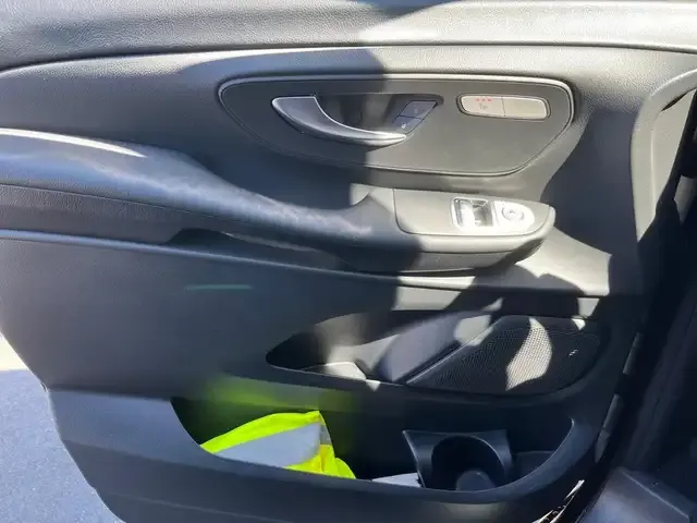 Mercedes-Benz V 220