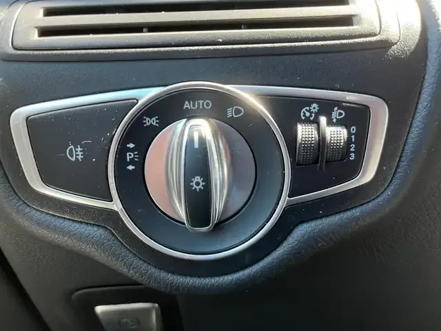 Mercedes-Benz V 220